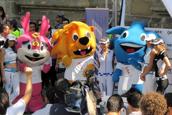 Las máscotas panamericanas muy bien acompañadas