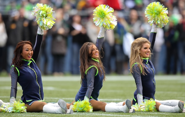 Las porristas de Halcones Marinos.