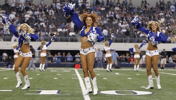 Las porristas de los Vaqueros.