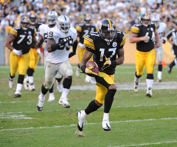 Los Acereros apalearon por 35-3 a Oakland.