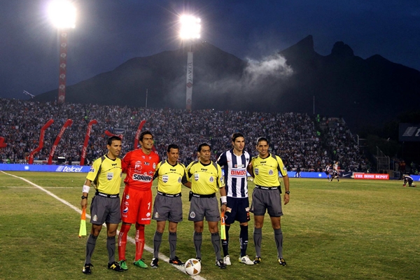 Los árbitros y los Capitanes