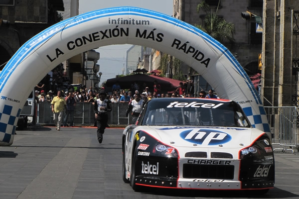 Los autos de Nascar que participaron en el evento