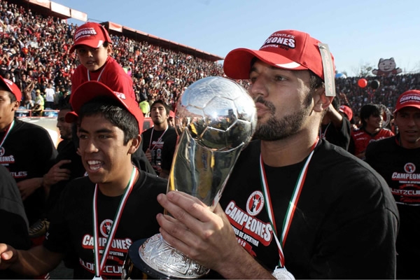 Los jugadores besaron la Copa.