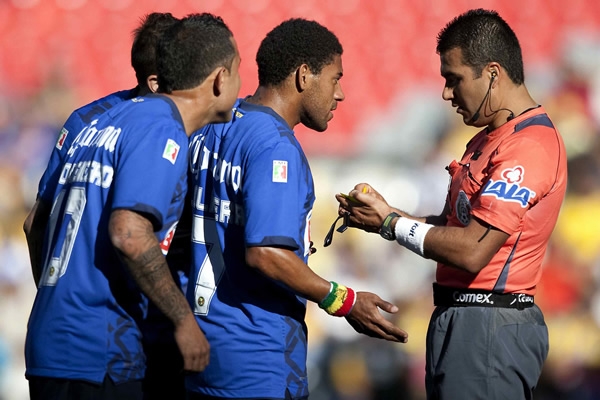 Los reclamos al árbitro