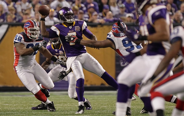 Los Vikingos vencieron el domingo por 38-14 a Bills.
