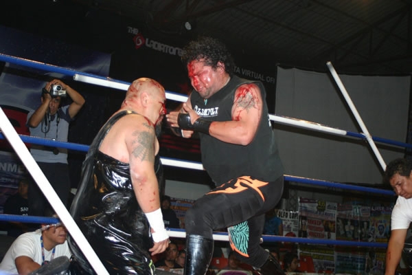 Lucha Extrema en la López Máteos.