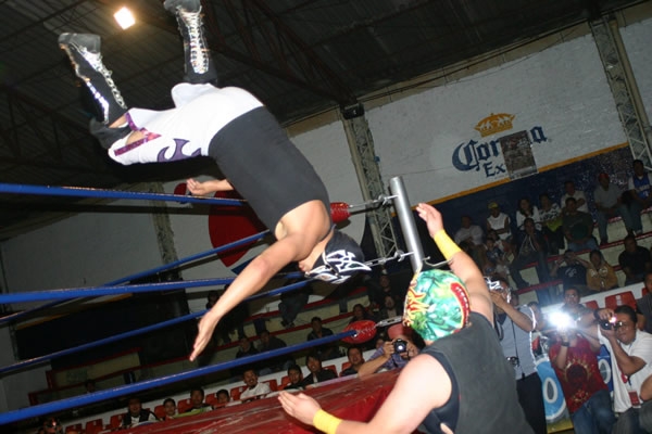 Lucha Extrema en la López Máteos.