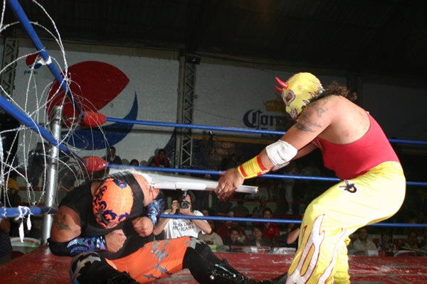 Lucha Extrema en la López Máteos.