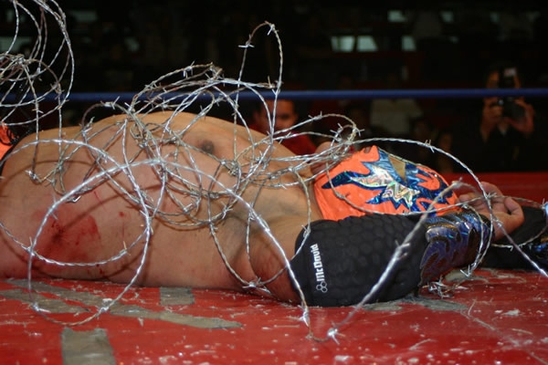 Lucha Extrema en la López Máteos.