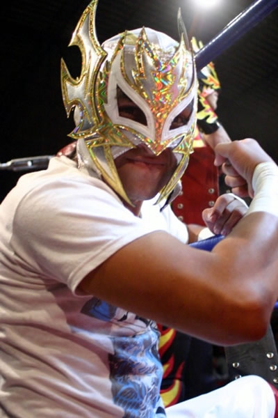 Lucha extrema y sensualidad.