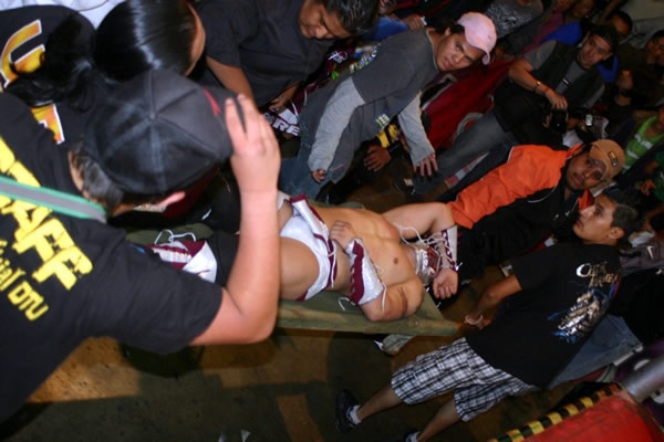 Lucha extrema y sensualidad.