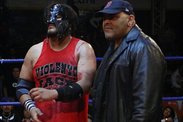 Lucha extrema y sensualidad.