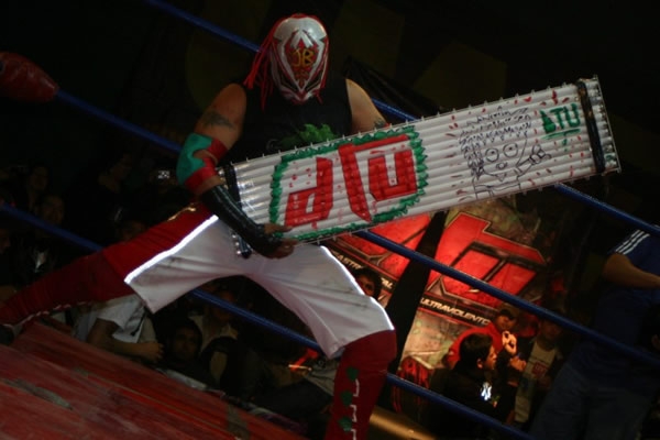 Lucha ultaviolenta en DTU vs. NGX.