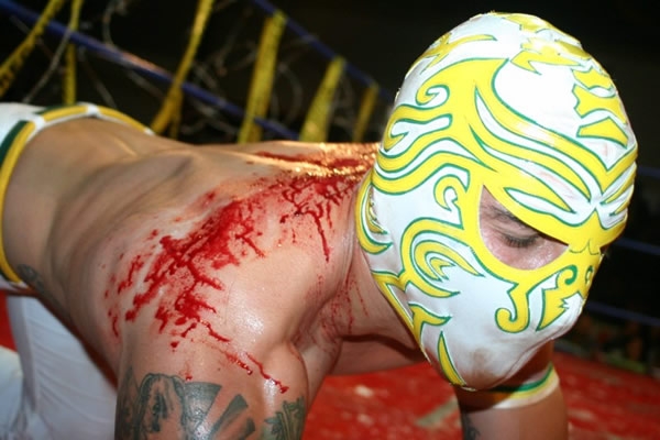 Lucha ultaviolenta en DTU vs. NGX.