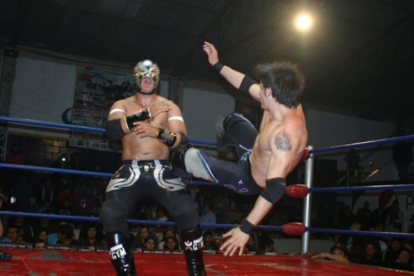 Lucha ultaviolenta en DTU vs. NGX.