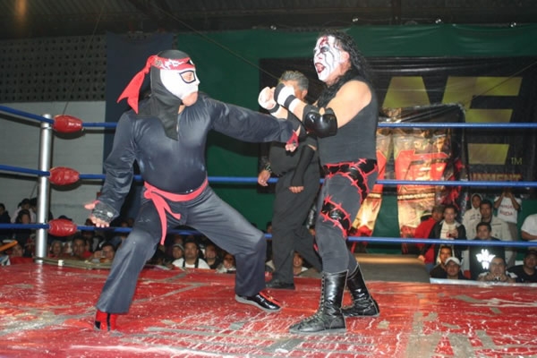 Lucha ultaviolenta en DTU vs. NGX.