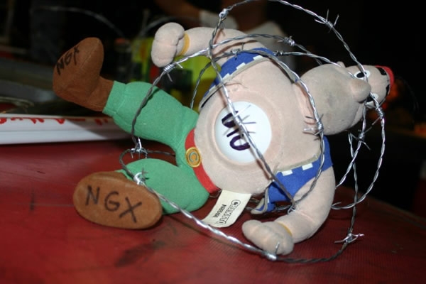 Lucha ultaviolenta en DTU vs. NGX.