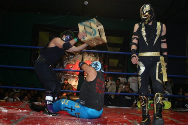 Lucha ultaviolenta en DTU vs. NGX.