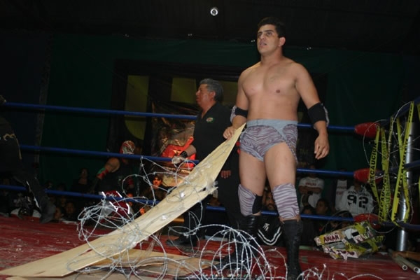 Lucha ultaviolenta en DTU vs. NGX.