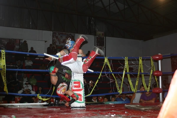 Lucha ultaviolenta en DTU vs. NGX.