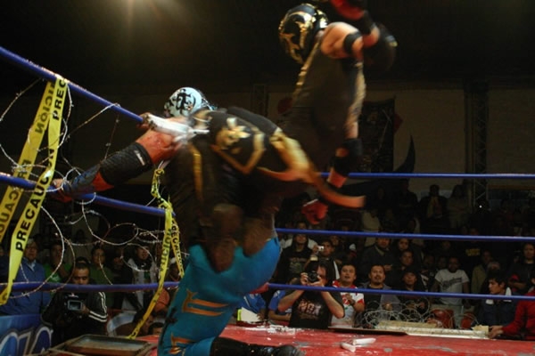 Lucha ultaviolenta en DTU vs. NGX.