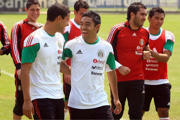 Marco Fabián de las Chivas estaba de buen humor.