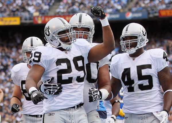 Michael Bush acumuló 95 yardas.