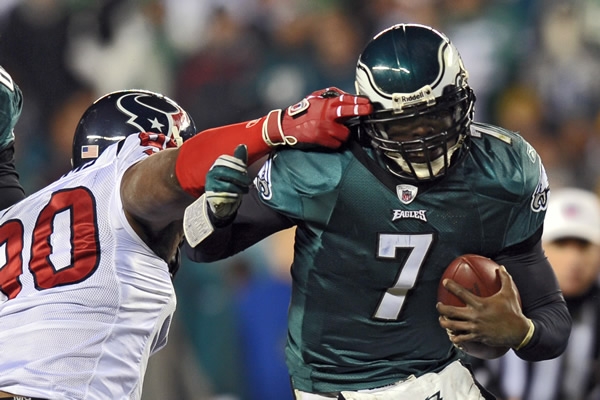 Michael Vick registró la anotación del triunfo en una carrera de dos yardas.