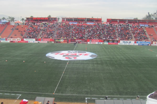 Panorámica de la cancha previo al arranque del partido.