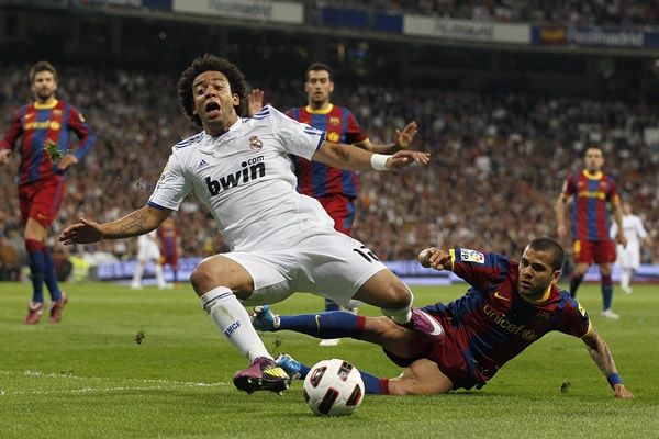 Penal de Alves sobre Marcelo Vieira