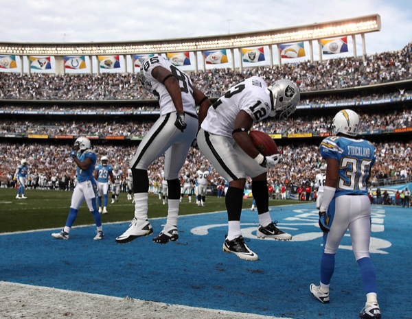 Raiders venció el domingo por 28-13 a Cargadores.