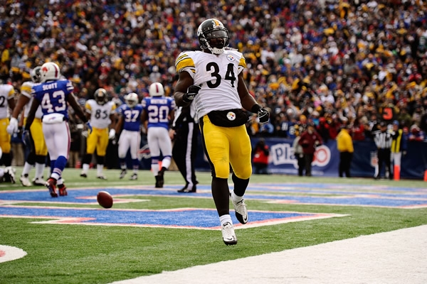 Rashard Mendenhall acarreó el balón para 151 yardas y anotó un TD.