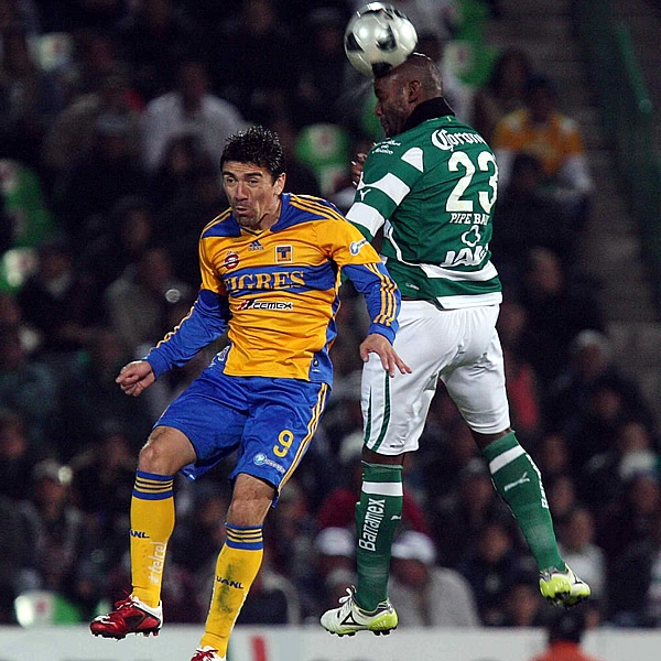 Santos 0-2 Tigres23
