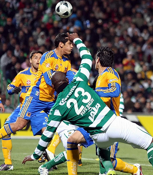Santos 0-2 Tigres31