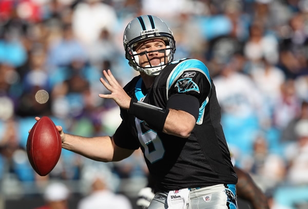 St. Pierre lanzó un pase de 88 yardas para poner a Panteras cerca de la zona de anotación.