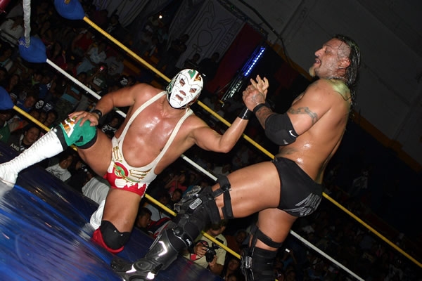 Triple A se presentó en la Arena Neza.
