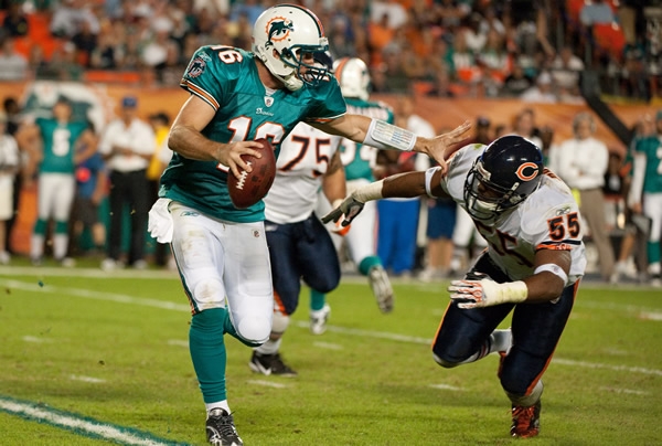 Tyler Thigpen encabezó la ofensiva de Delfines.