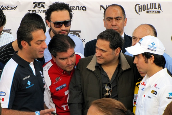 Varias celebridades acompañaron a Checo