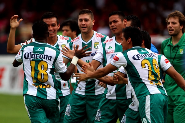 Burbano marcó un golazo a los cinco minutos.