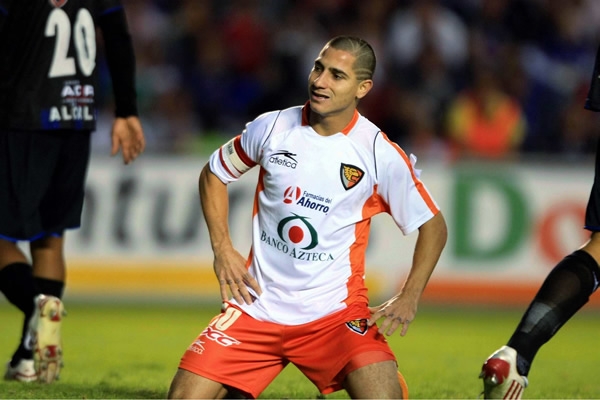 Danilinho lamenta una falla frente al arco.