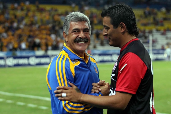 Ferreti y Moreno se saludaron antes del partido.