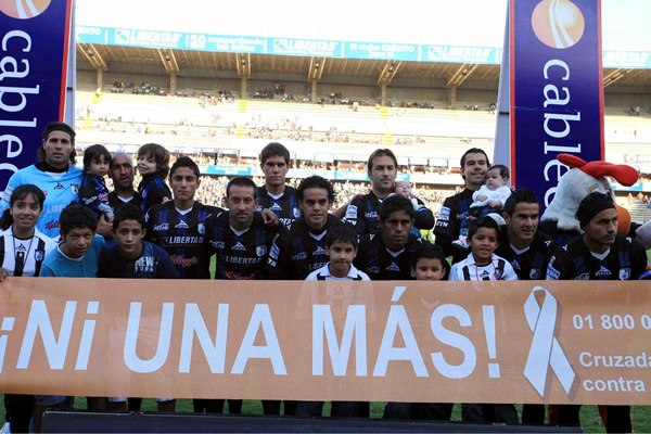 Los Gallos Blancos se tomaron la foto oficial antes del partido.