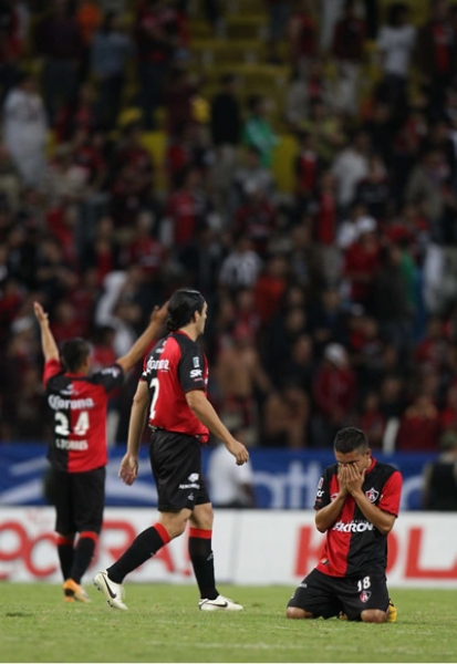 Jesús Paganoni se lamenta por una falla.