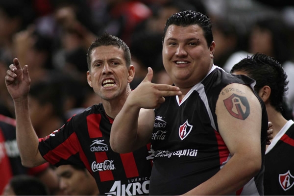 La afición rojinegra estaba contento con el desempeño de su equipo.