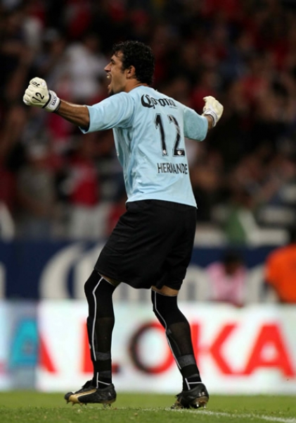 Pedro Hernández festeja el 3-1 parcial.