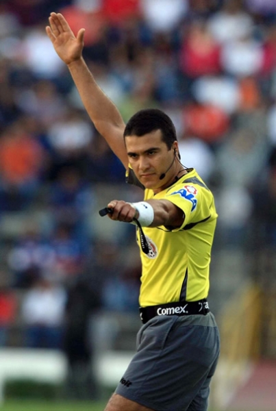 Ricardo Arellano fue el árbitro central del partido.