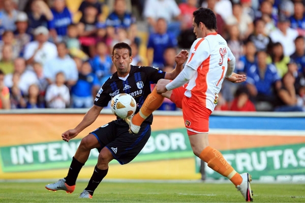 Sergio Blanco frenando el avance Jaguar.