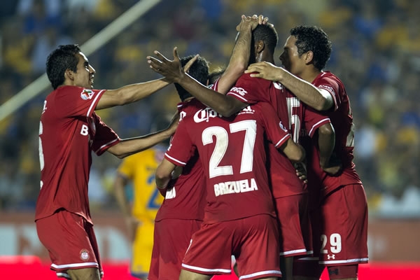 Toluca marca primero y ya gana 0-1.