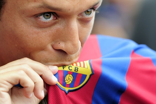 Adriano fue presentado con el Barcelona