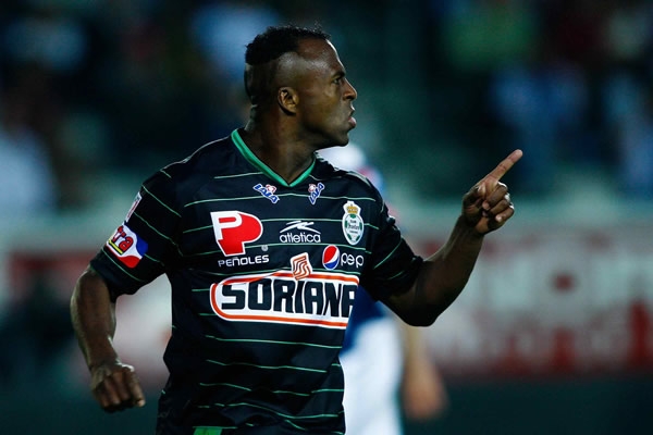 Benítez regresó con el pie derecho a México